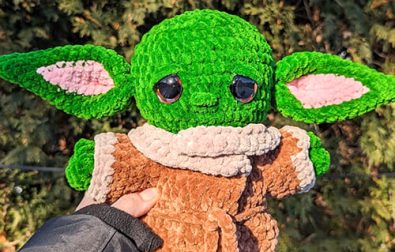 free-plush-baby-yoda-crochet-amigurumi-pdf-pattern