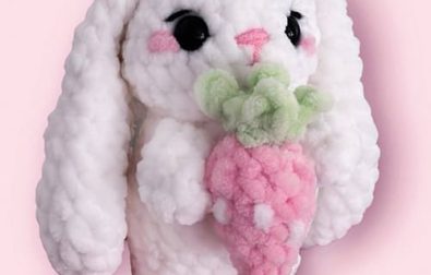 strawberry-crochet-bunny-free-amigurumi-pattern