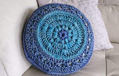 unique-flower-free-crochet-round-pillow-pattern