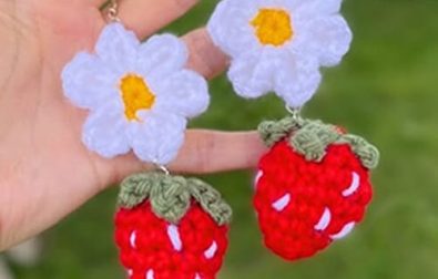 crochet-strawberry-earrings-free-pattern