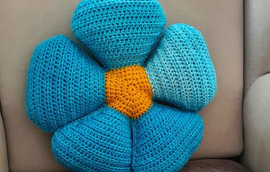 cute-crochet-daisy-pillow-pattern-free