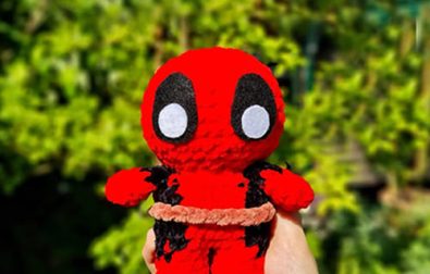 crochet-deadpool-free-amigurumi-doll-pattern