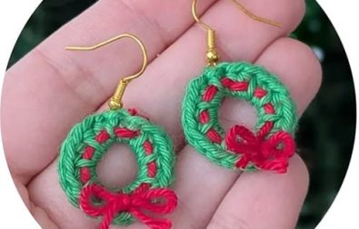 free-crochet-christmas-wreath-earrings-pattern